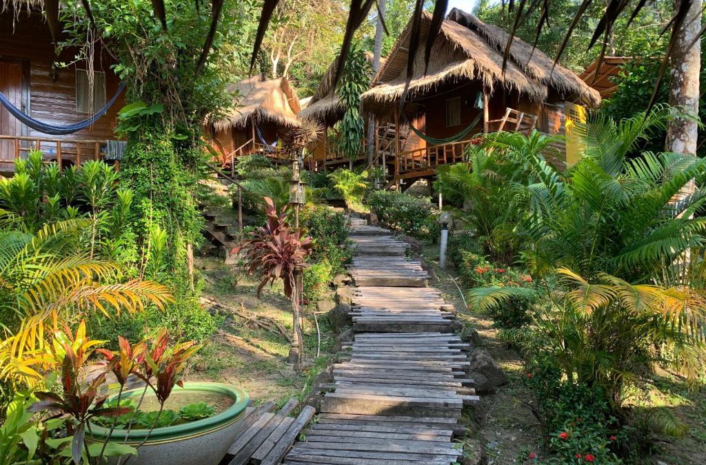 Bai Lan Resort | LITTLE EDEN Bungalows