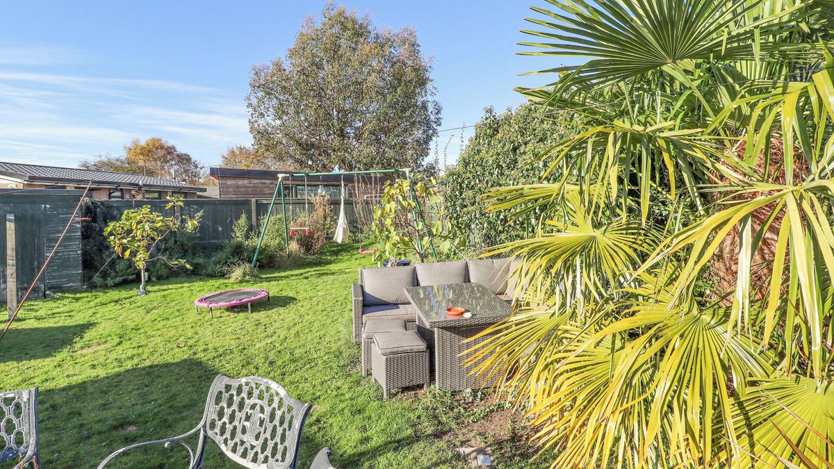 Grimsby Cottage | LITTLE EDEN BY THE SEA, pet friendly in Humberston, Lincolnshire