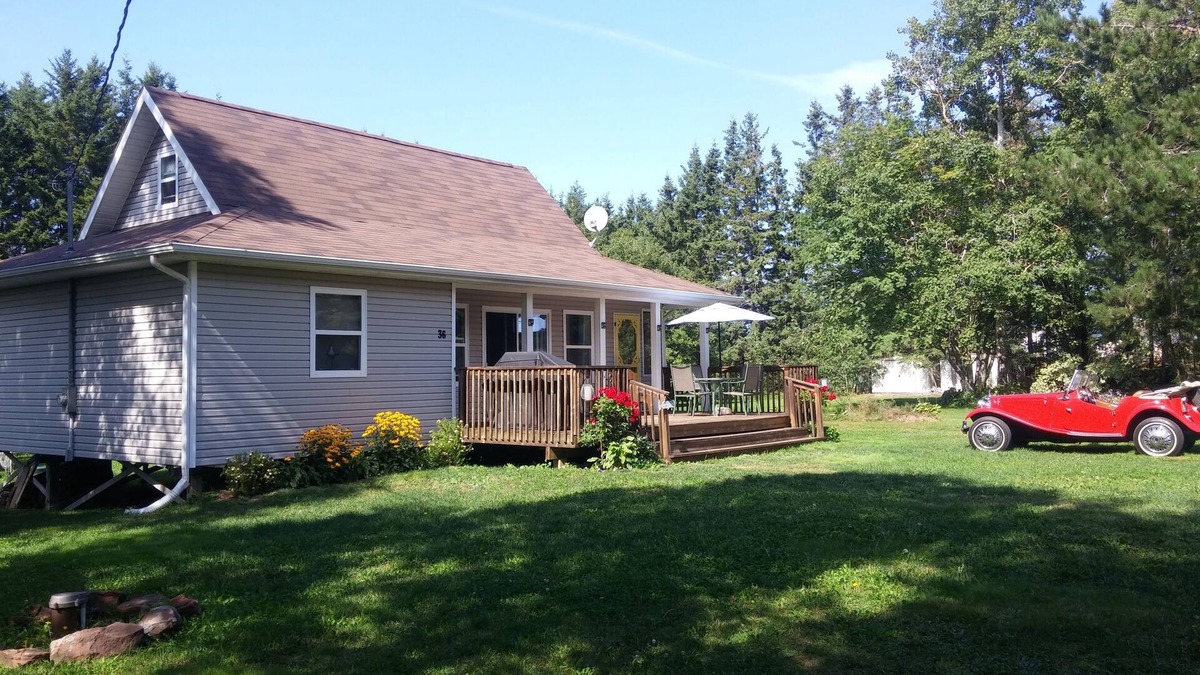 Canoe Cove Cottage | Little Eden Summer Beach Home