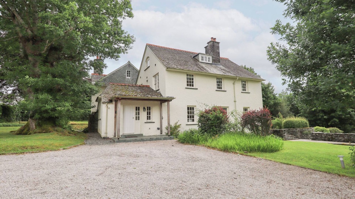 Portinscale Cottage | LITTLE ELLERS, family friendly, with a garden in Portinscale