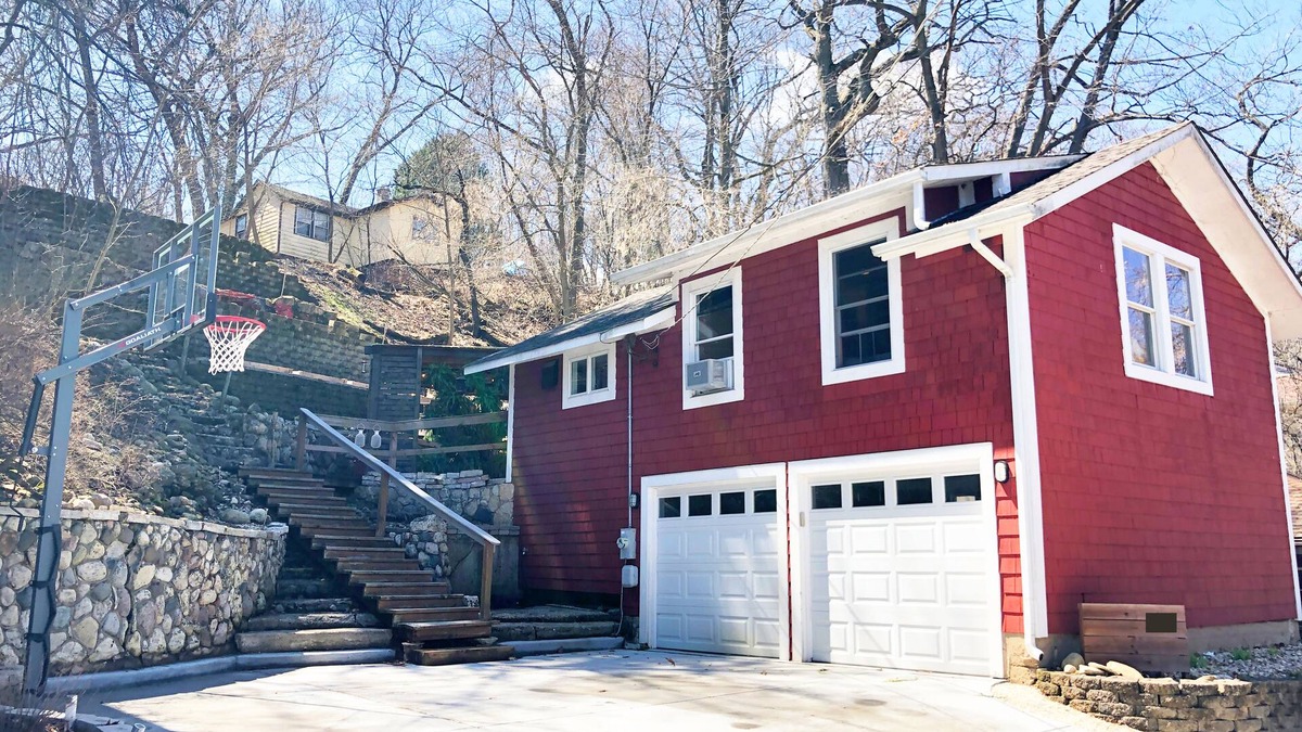 Fox River Grove Cottage | Little Fox Cottage - A Cozy Riverview Getaway