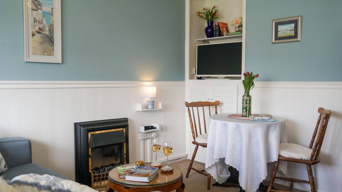 Galmpton House | Little Galmpton - sleeps 3 guests in 2 bedrooms