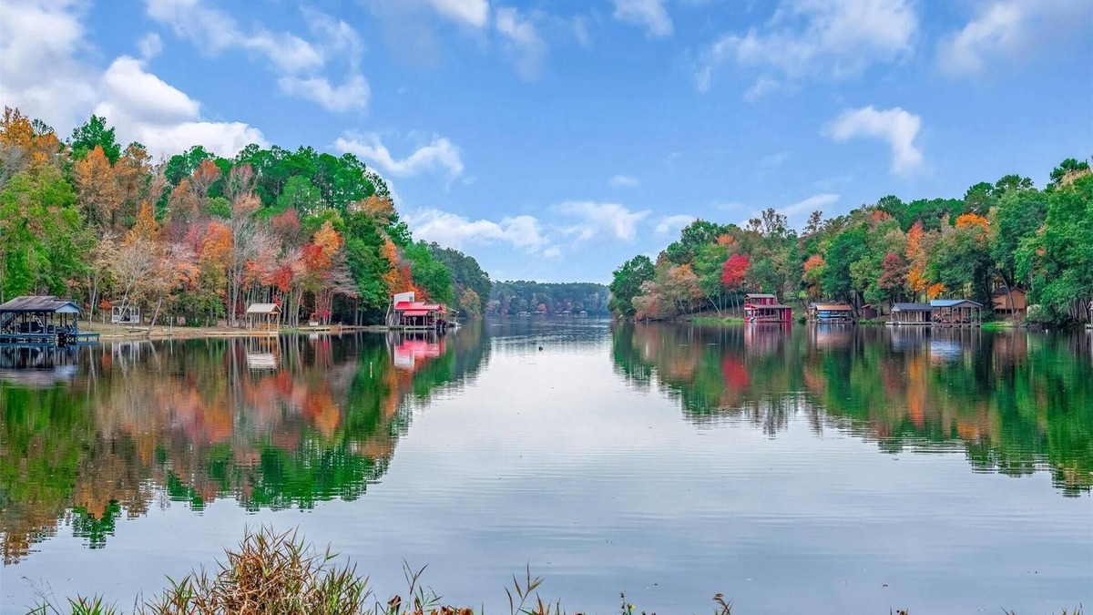 Holly Lake Ranch House | Little Getaway Paradise on the Golf Course w/Resort Amenities!