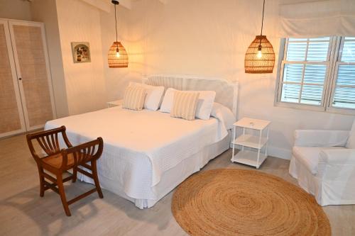 Clinketts Hotel | Little Good Harbour
