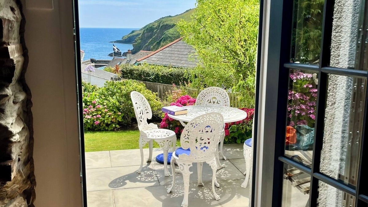 Gorran Haven House | Little Gwyn. 3 min walk to Beach! Gorgeous views out to sea.