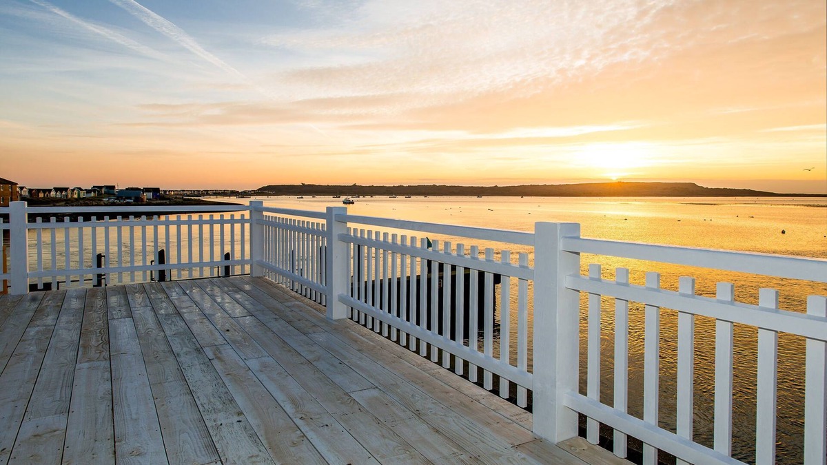 Mudeford Cottage | Little Haven - a mudeford - house that sleeps 8 guests in 4 bedrooms