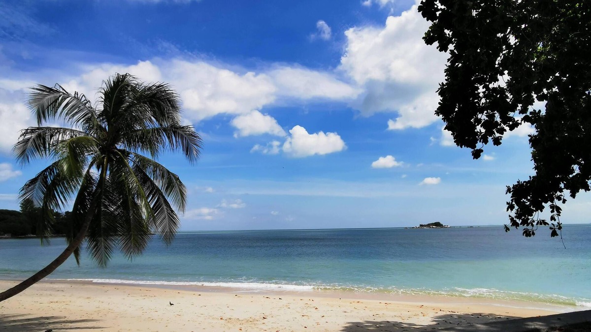 Tanjung Bungah Villa | Little Heaven by SkyHive BeachfrontVilla