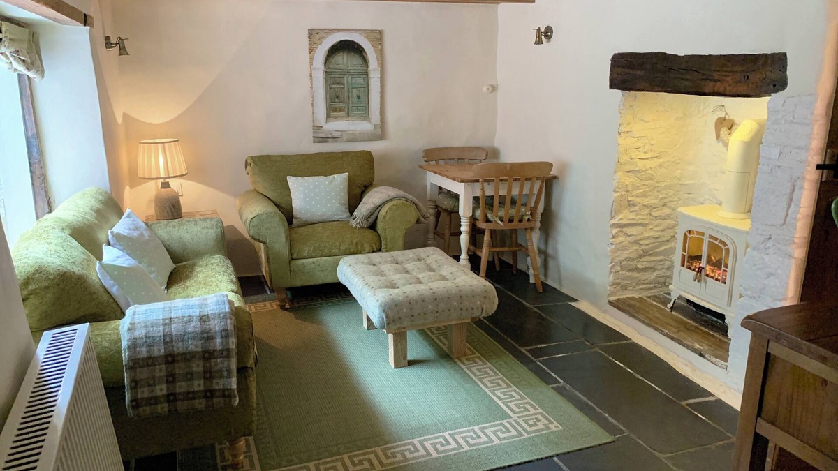 Northlew Cottage | Little HOF- free fast WIFI, EV charger, ideal for single business stays