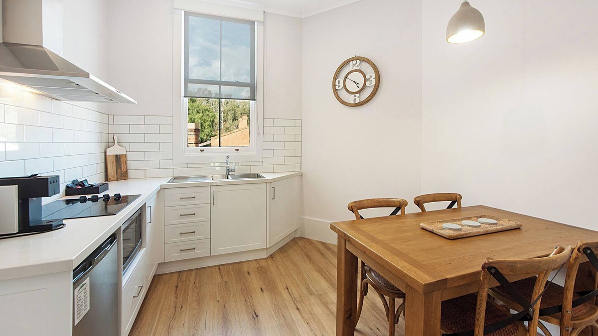 Echuca Apartment | Little Hopwood Apartment 1