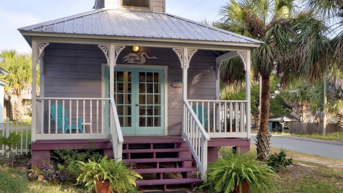 Cedar Key Cottage | Little House, Cute, Cozy Artist Cottage