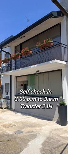 Azzano San Paolo House | Little House Leonardo Airport