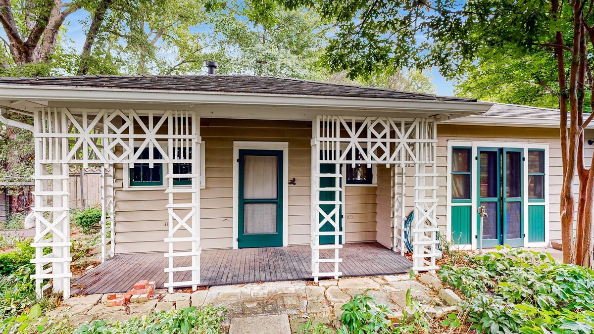 Green Hills Cottage | Little House Nashville: Convenient, Eclectic, Cozy, with 47 5-Star Reviews