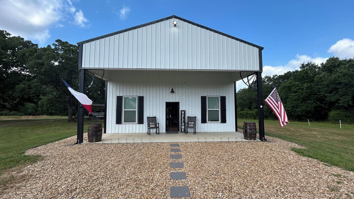 Hearne House | Little House on the Creek- 15 min from The Franklin Ranch 30 min from Kyle Field