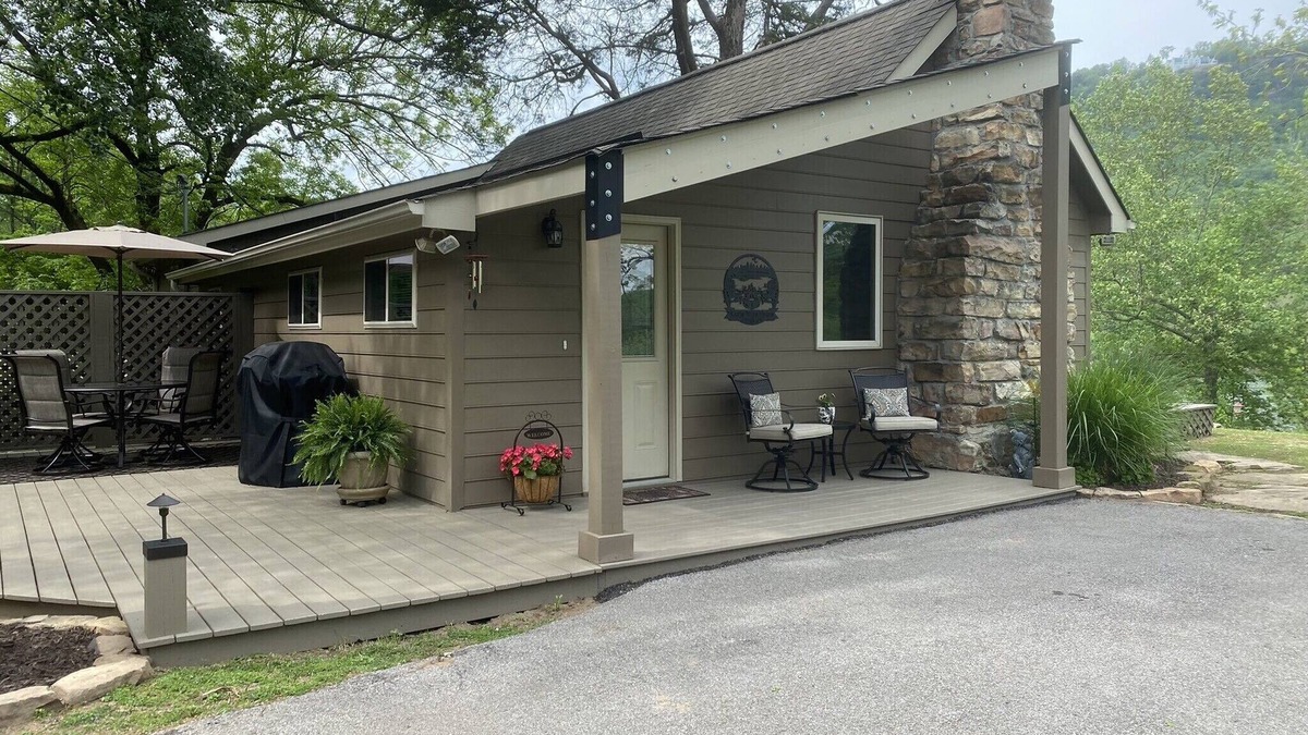 Lookout Valley Neighborhood Association House | Little house on the river