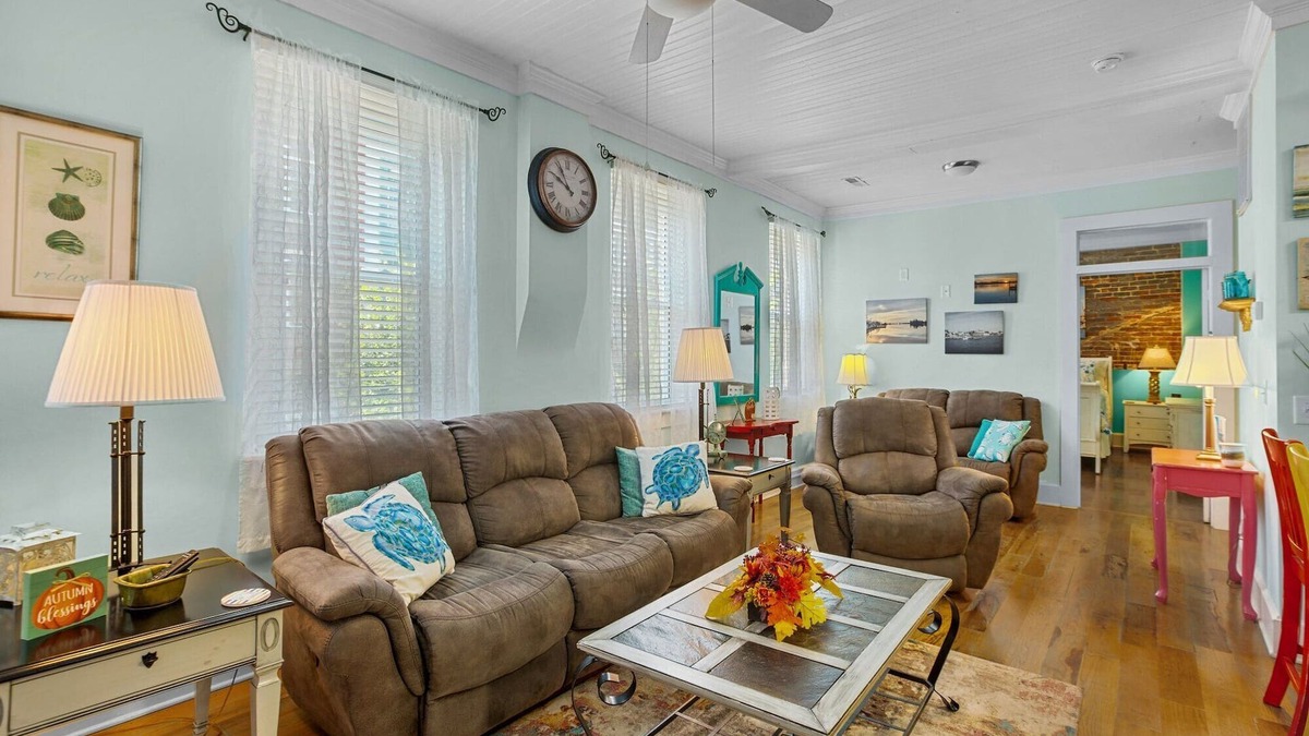 Washington Apartment | Little Inn on Main 214 West Main Street