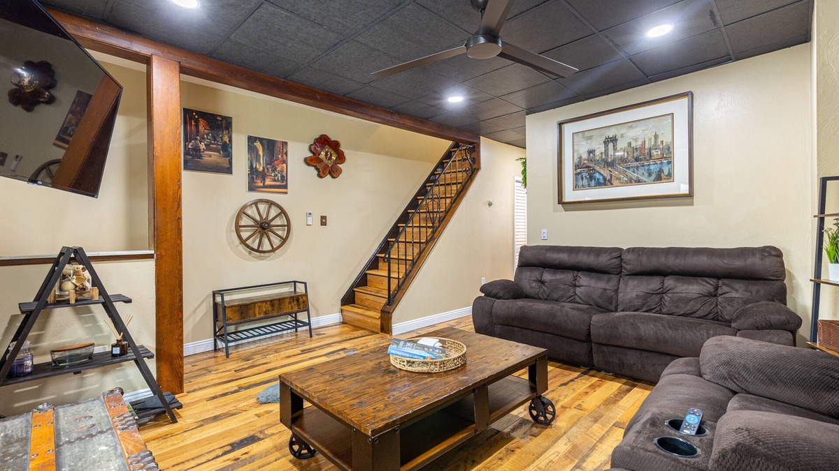 Bloomfield House | Little Italy- 2BD/1BA – Close to Major Hospitals – Off Street Parking