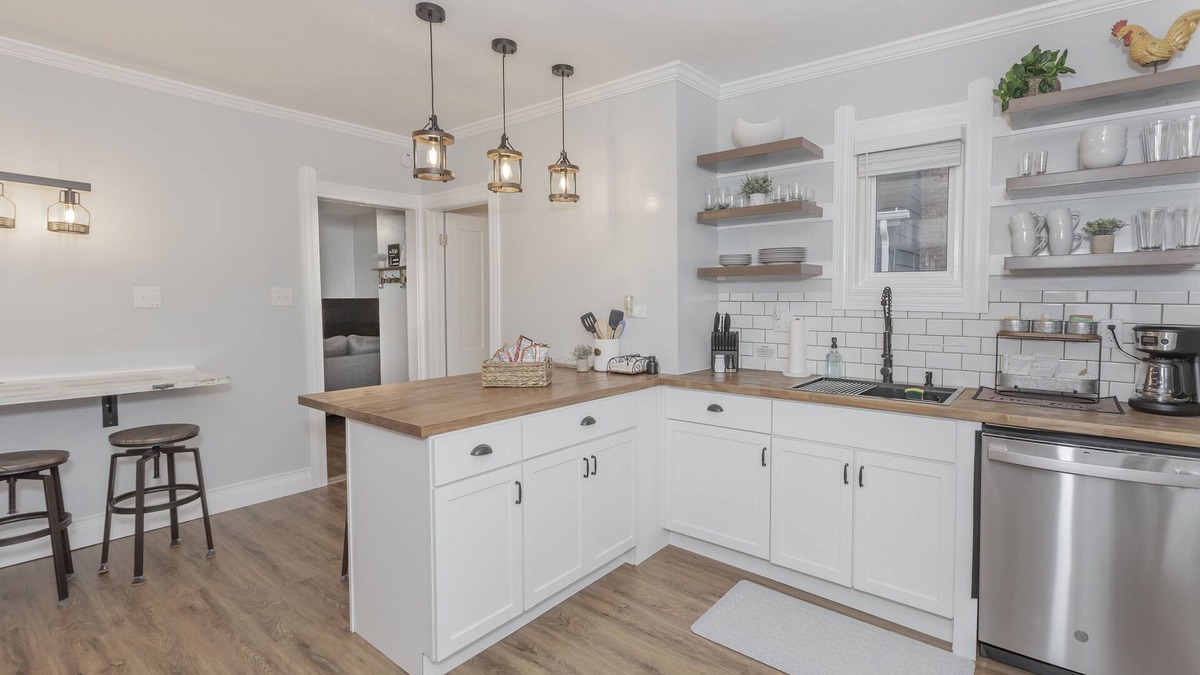 Little Italy House | Little Italy! Close to Cleveland Clinic, University Hospital & University Circle