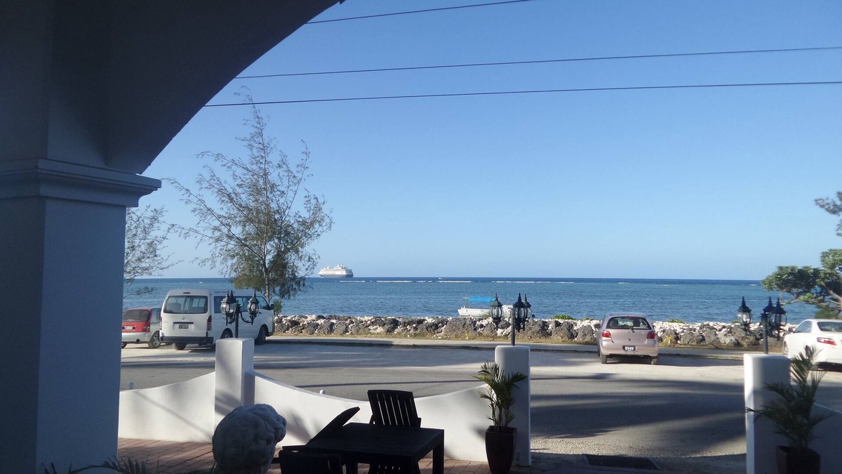 Nuku'alofa Hotel | Little Italy Hotel