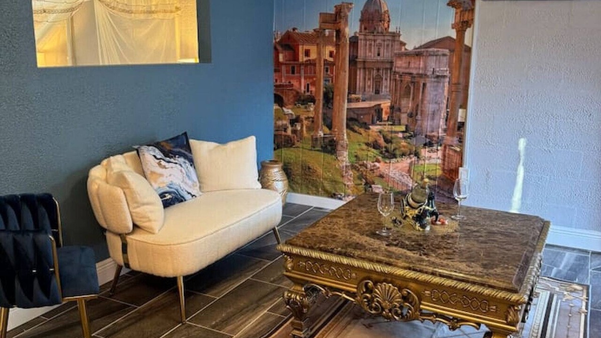 Westside Apartment | Little Italy Welcome to Rome