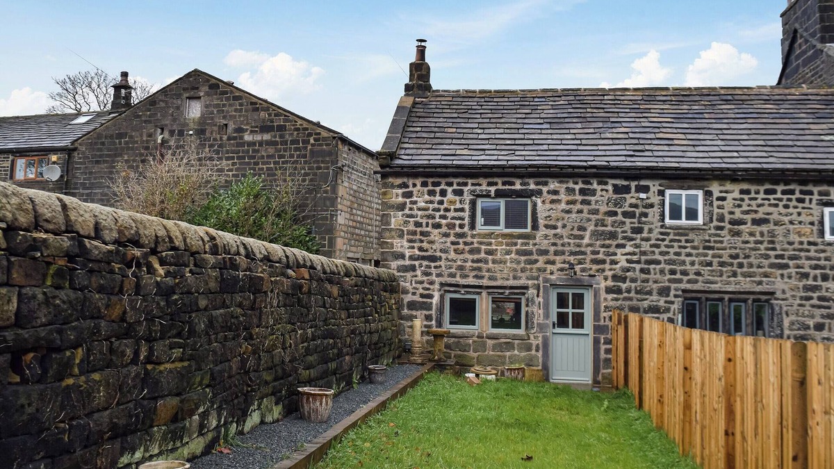 Todmorden Cottage | Little Jacks Cottage