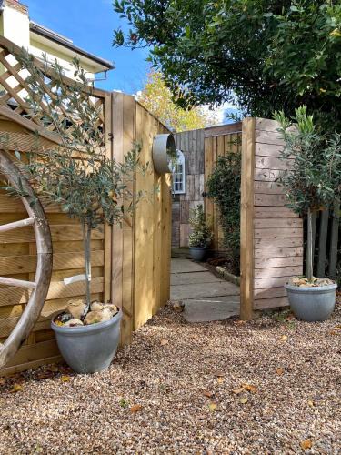 Woodbridge Apartment | Little Limes an Adorable little Suffolk getaway with outside space near Woodbridge