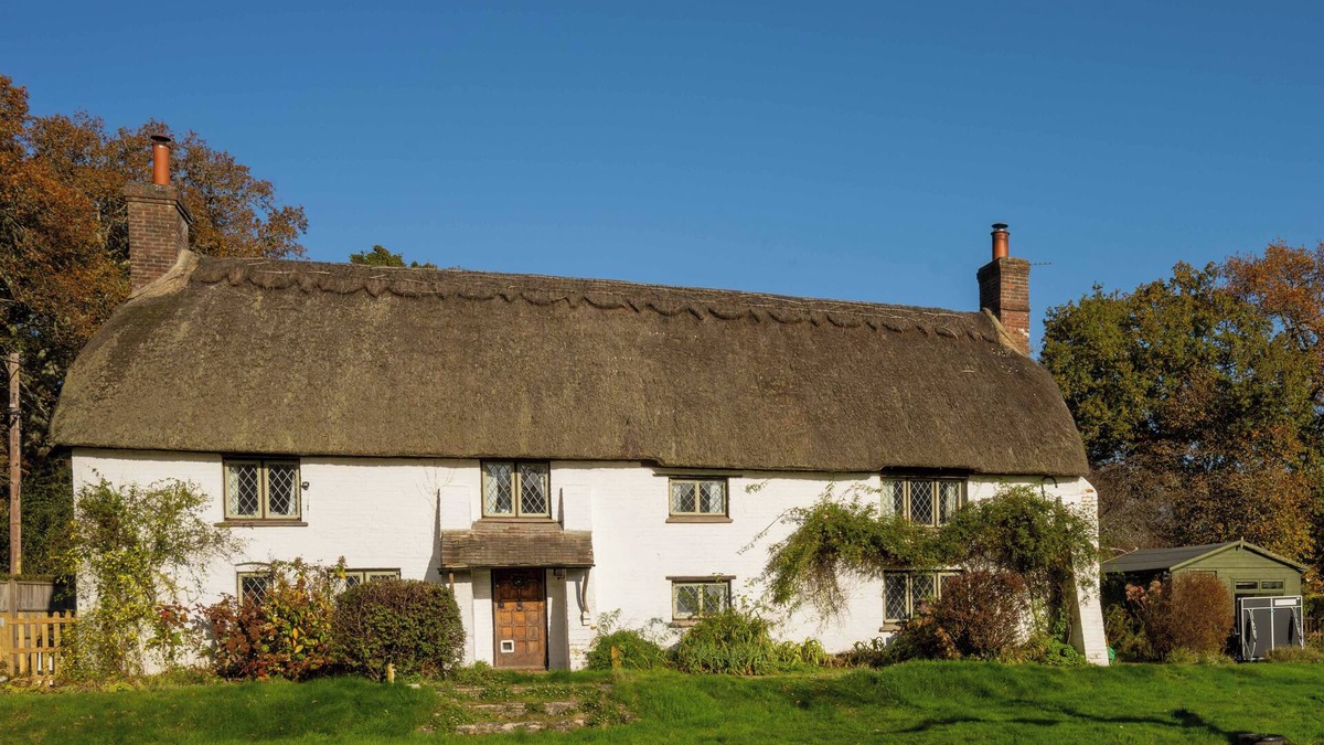 Ringwood Cottage | LITTLE LIONS FARM, pet friendly, with a garden in Ringwood