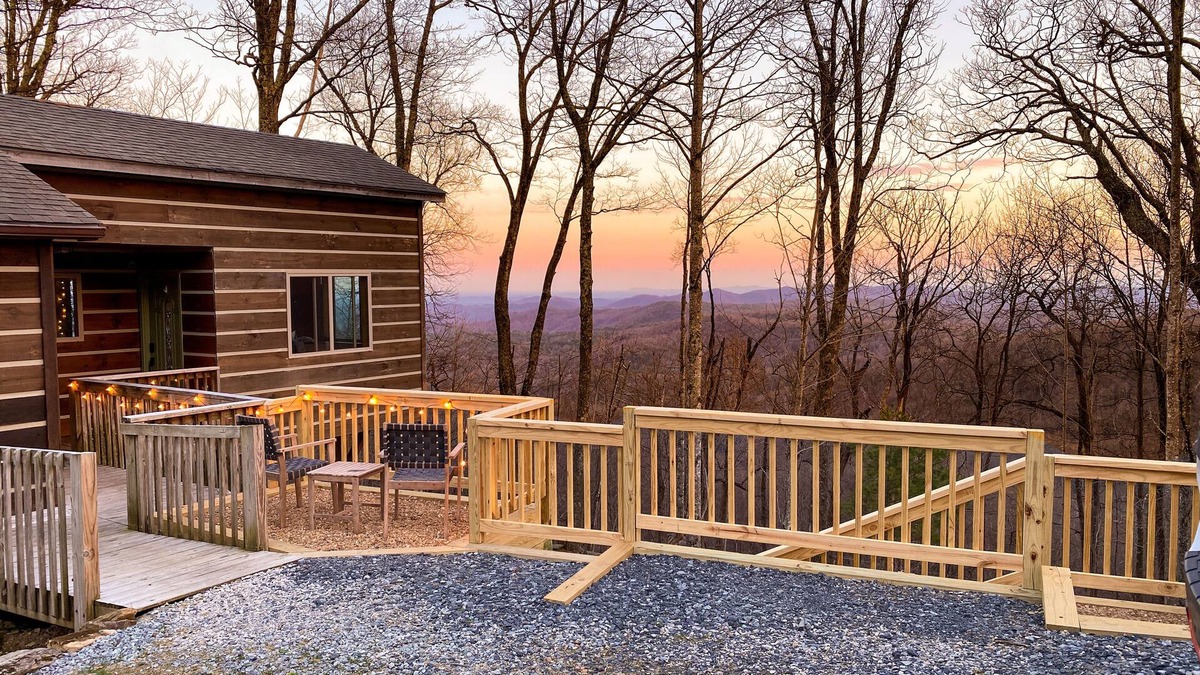 Blowing Rock Cabin | Little Log Cabin: Cozy 1BR w/Long Range Views