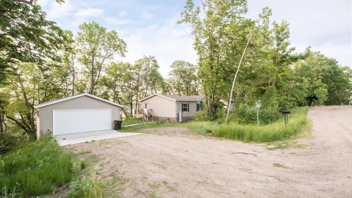 Edna House | Little McDonald Lake, Perham! Sandy Beach, Kayaks, Paddle Boards, Beautiful View