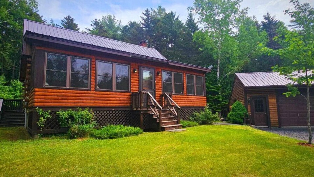 Beaver Cove Cabin | Little Moose Lodge *Lake Access*Snowmobile Access