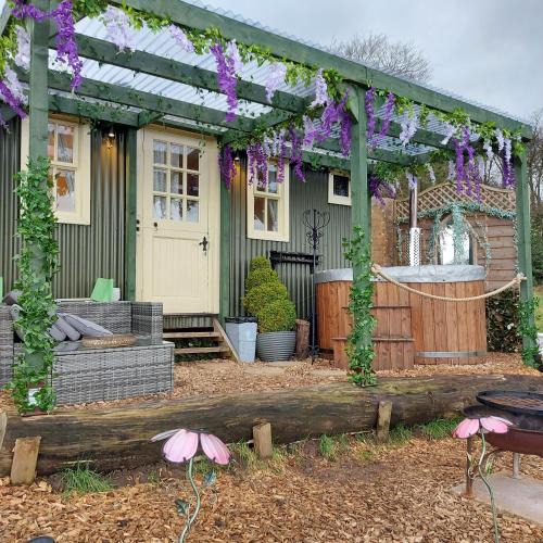 Clitheroe Cabin | Little Oakhurst