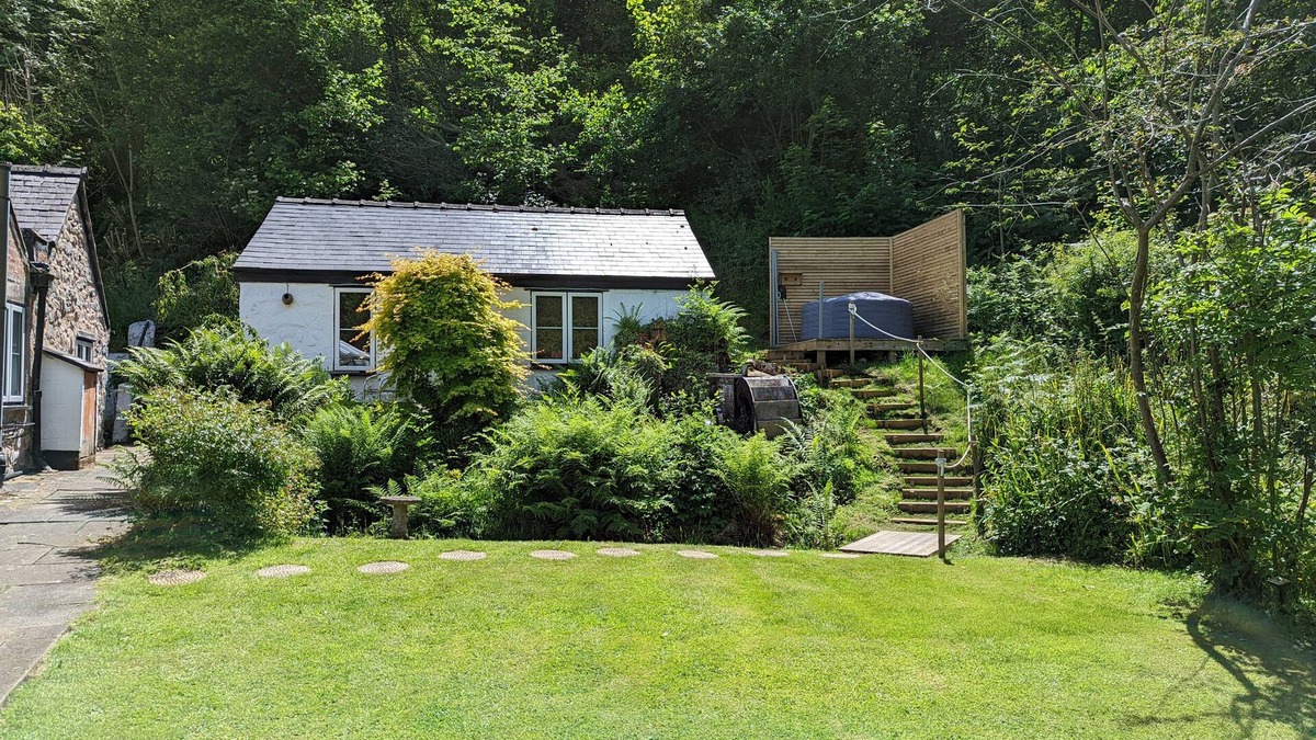 Hendrerwydd Cottage | LITTLE PANDY COTTAGE, romantic, character holiday cottage in Caerwys