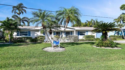 Caloosahatchee Villa | Little Paradise Top Location Yacht club area Pool