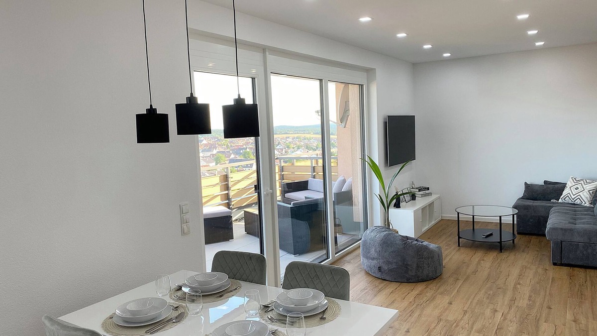 Waldbuttelbrunn Apartment | Little Penthouse Würzburg Komplett neu Renoviertes Apartment