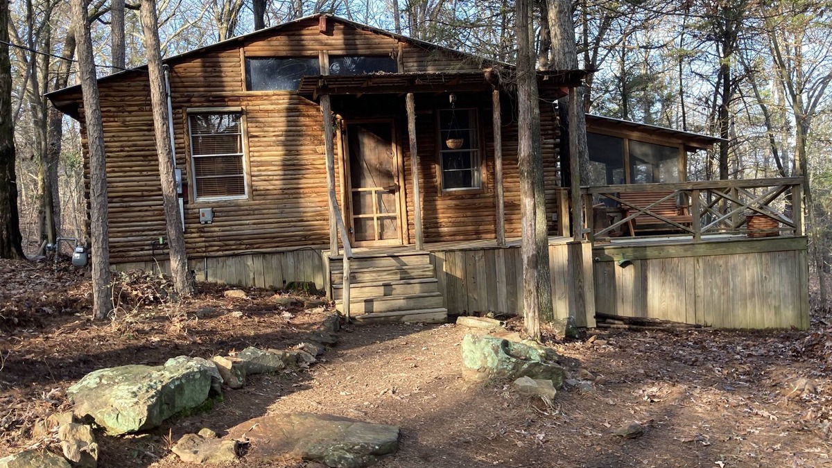 Morrilton Cabin | Little Piney Cabin at the Foothills of Petit Jean Mt nClose Petit Jean State Pk.