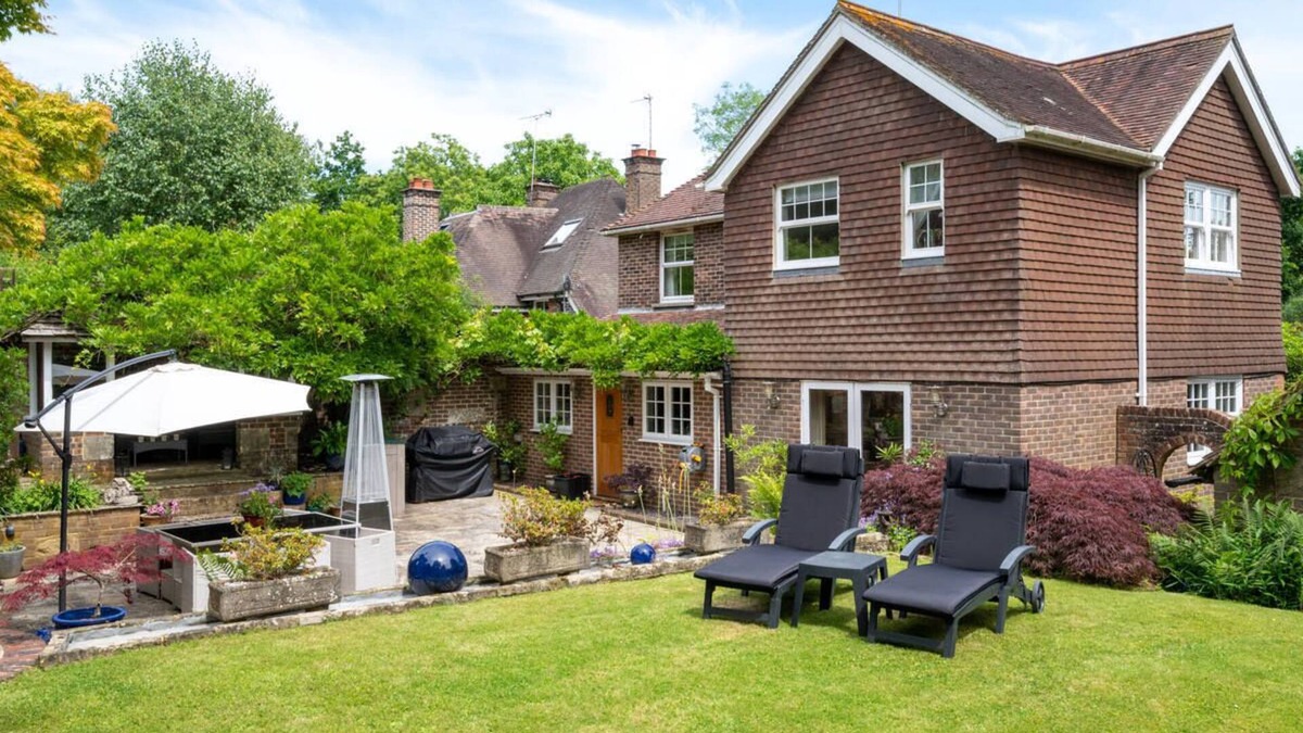 Heathfield House | Little Ponds in Heathfield