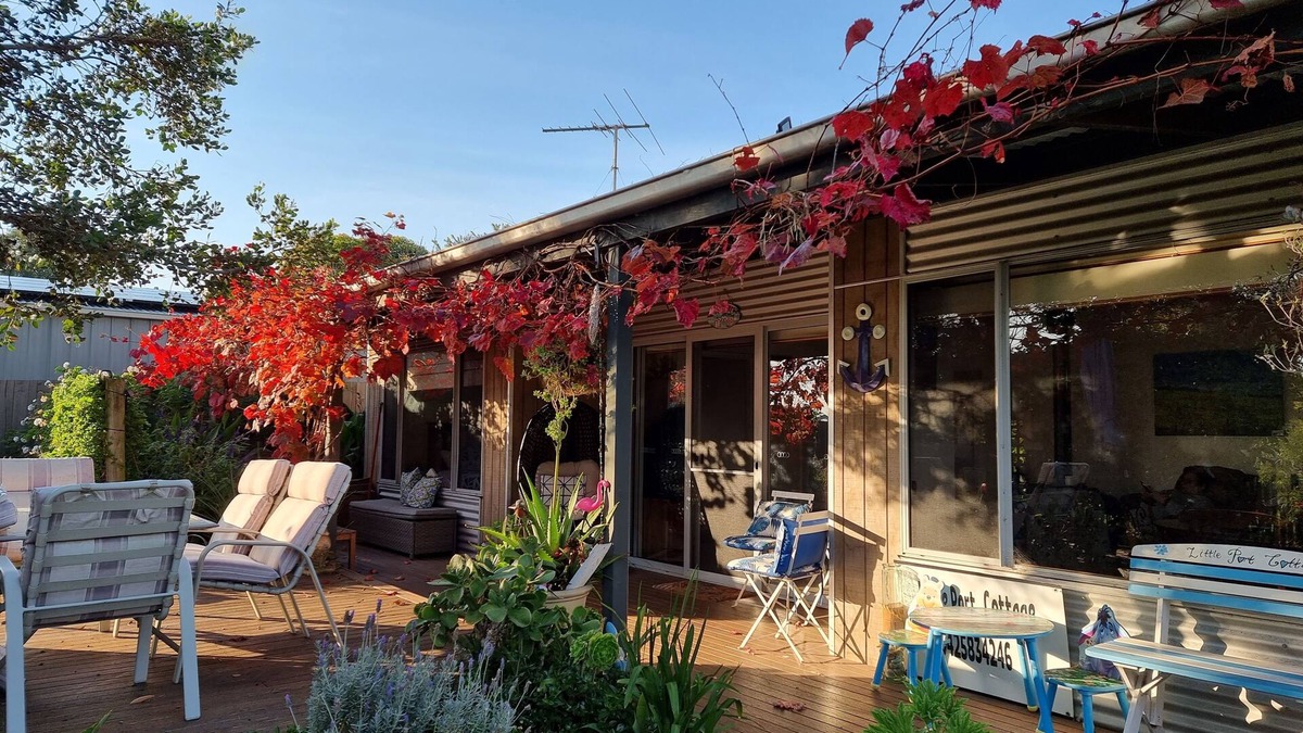 Portarlington House | Little Port Cottage - Enjoy a bush setting and a beach around the corner