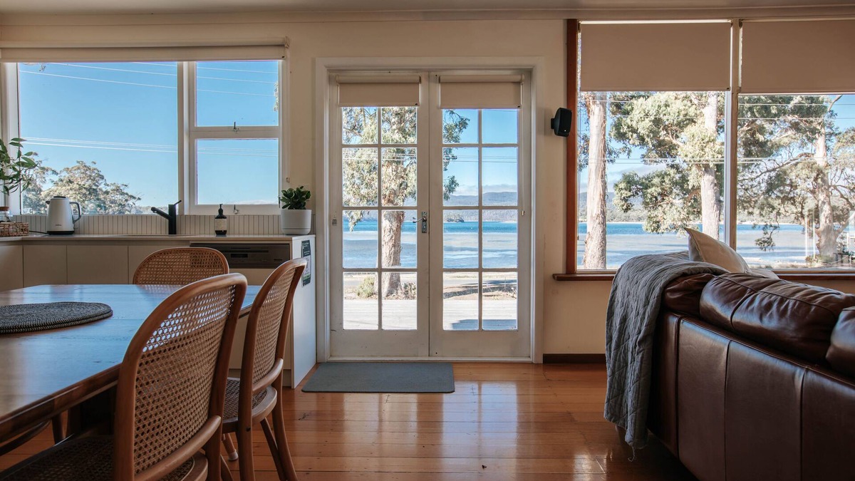 Port Arthur Cottage | Little Possum Shack ~ waterfront cottage