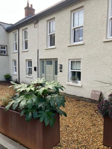 Lisburn House | Little Priory