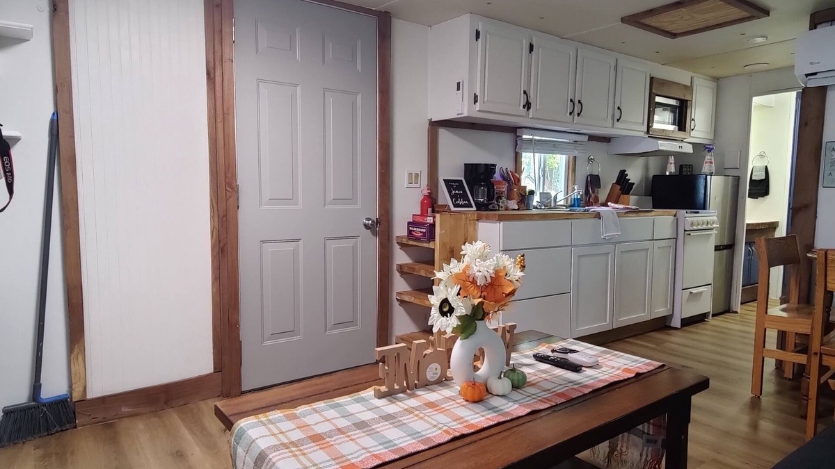 Columbia House | Little Rascal (tiny home) near Green River Lake, Little Rascal (tiny home) near Green River Lake