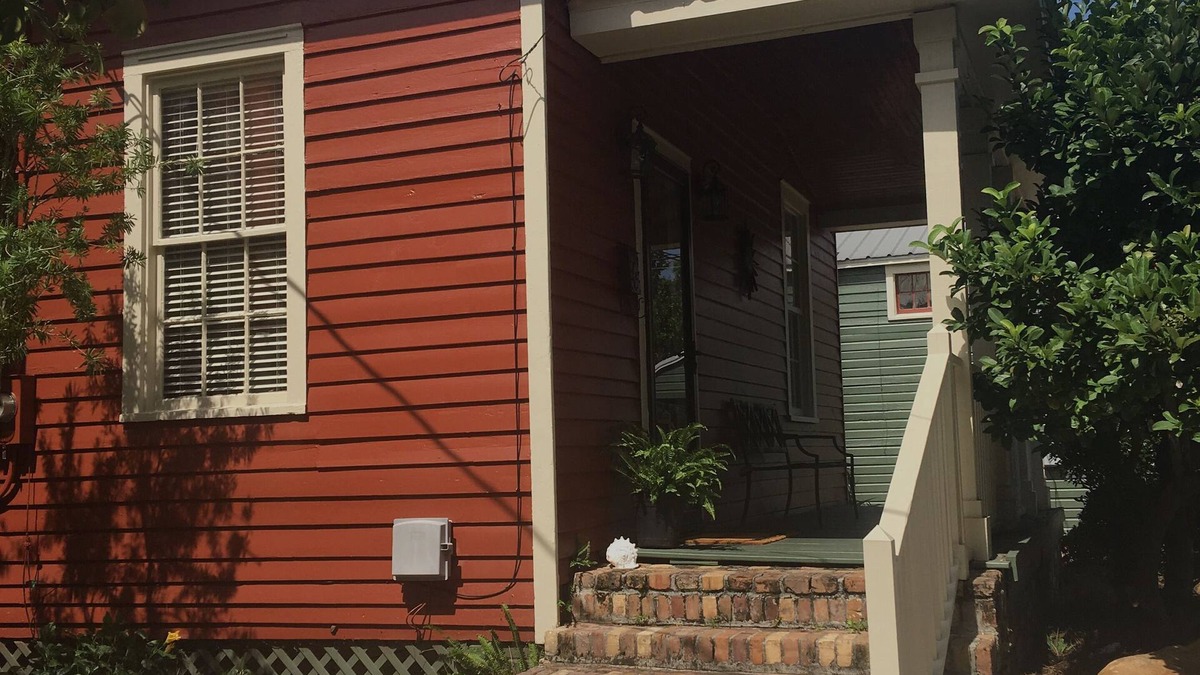Old East Hill House | Little Red House-Downtown-Cute, Historic-Cottage.