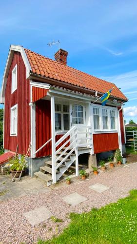 Orebro Apartment | Little red house located 400m from university in Örebro