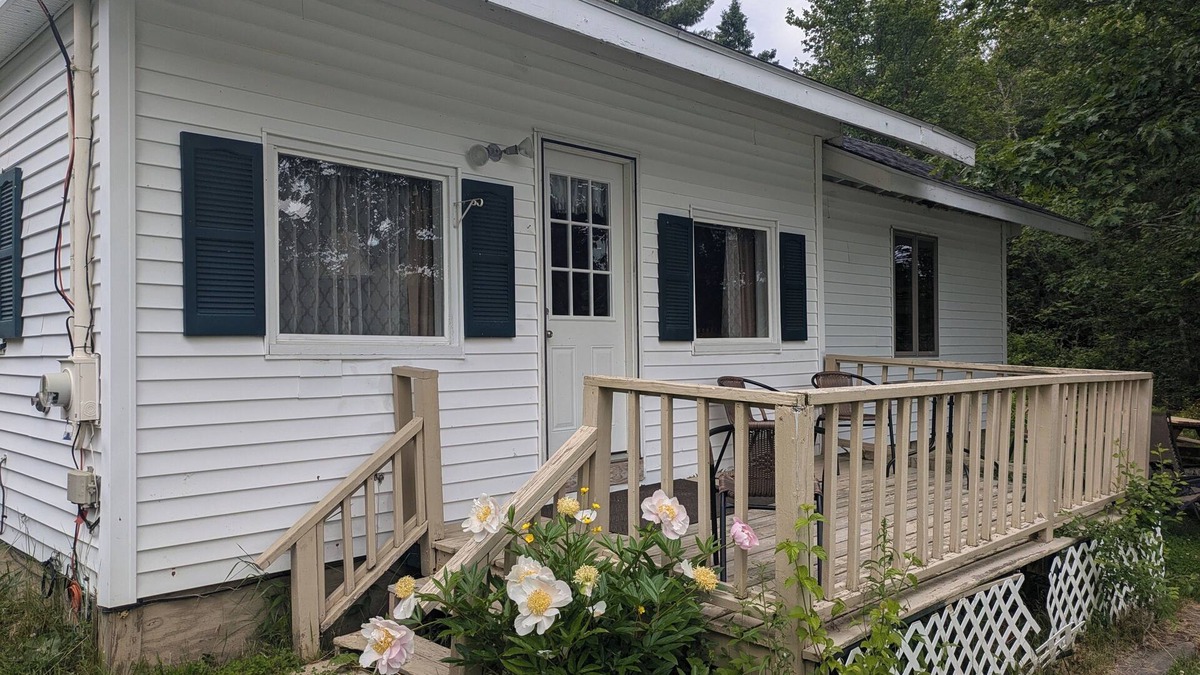 Bucksport House | Little Slice of River Paradise on The Narramissic River