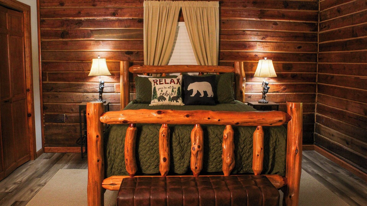 Blue Creek Cabin | Little Smokies of Ohio Escape Cozy 2 Bedroom Cabin+Private Hot Tub+Starlink WiFi