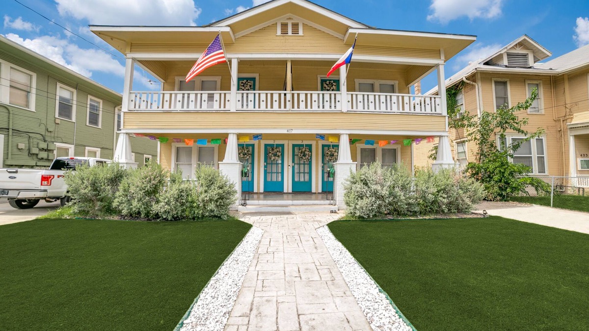 Tobin Hill House | Little Texas by the Pearl Brewery; A Historic Place to Relax and Hang Your Spurs