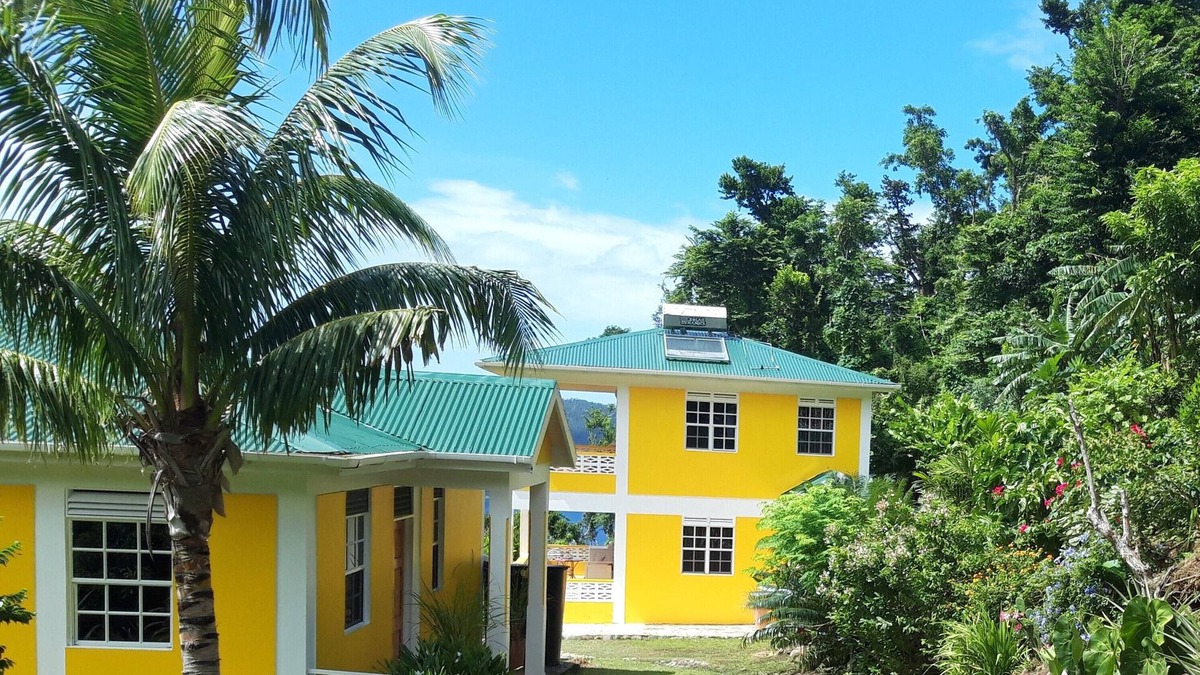 Tanetane House | Little Villa in a tropical garden