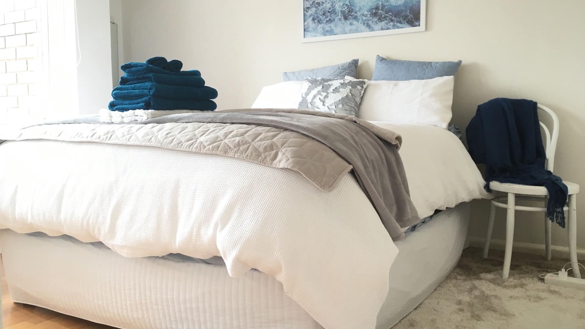 Ascot Vale Apartment | Little Vella, 2 Bedroom 1 bathroom. Secure parking. Free WIFI. Immaculate clean