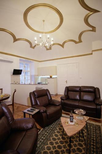 Varazdin Apartment | Little Vienna Gold Apartment