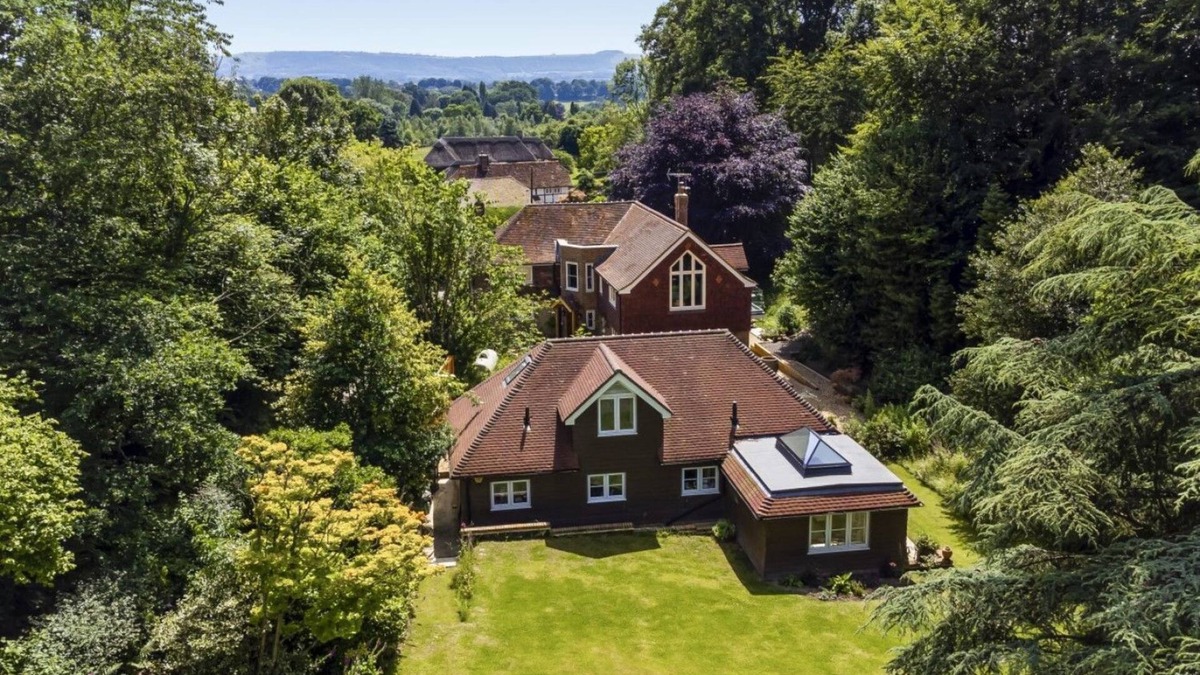 Pulborough Cottage | Little Vintners by inspirestays.com - a cottage that sleeps 2 guests in 1 bedroom