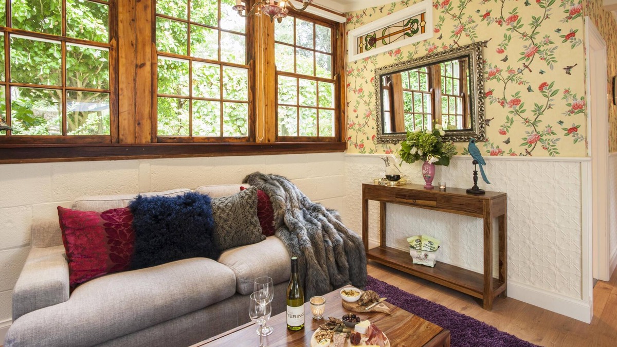 Tecoma Cottage | Little Violet - This beautifully recrafted cottage for 1 couple has been styled for you by an interior decorator.