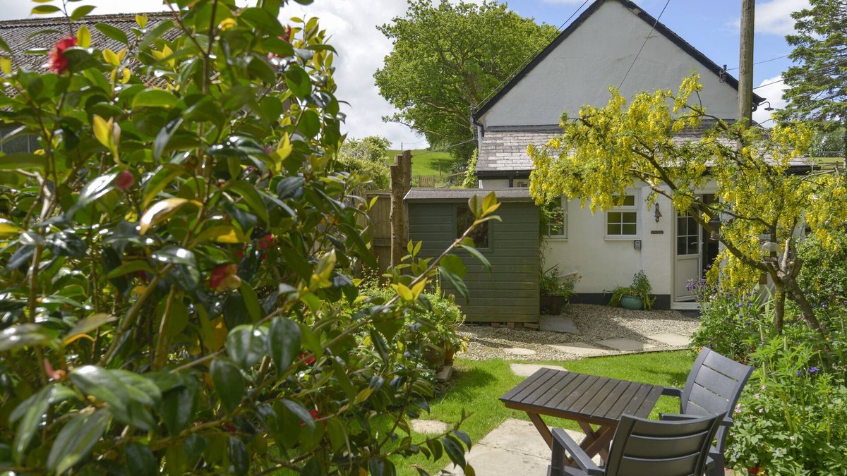 Okehampton Cottage | LITTLE WEEK COTTAGE, pet friendly in Bridestowe, Nr Lydford